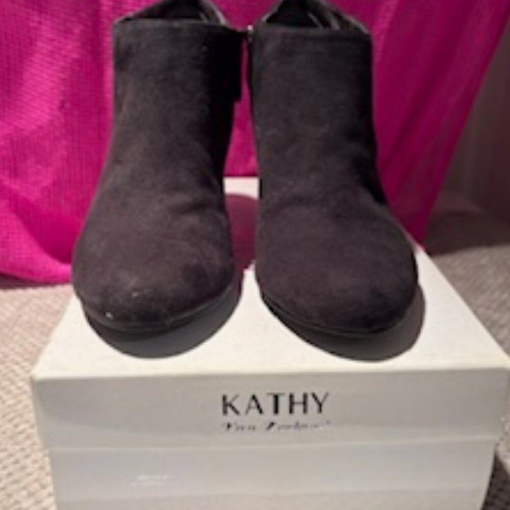 Kathy Van Zeeland suede shoe bootie .